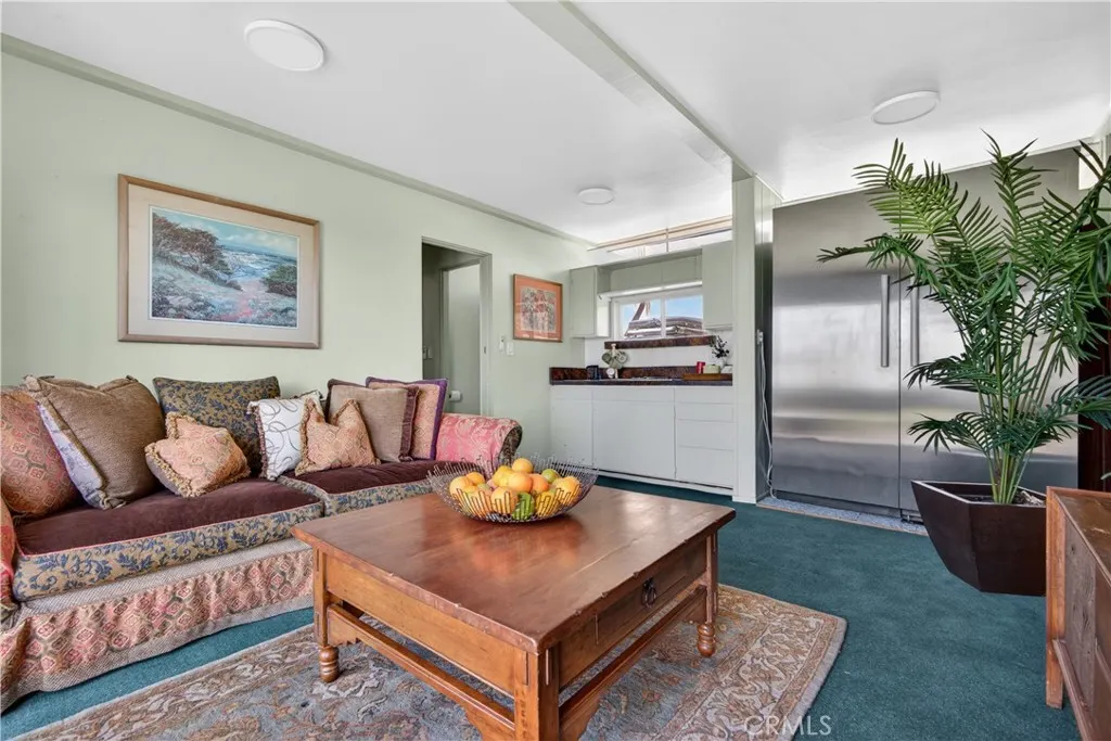 2904 Far View