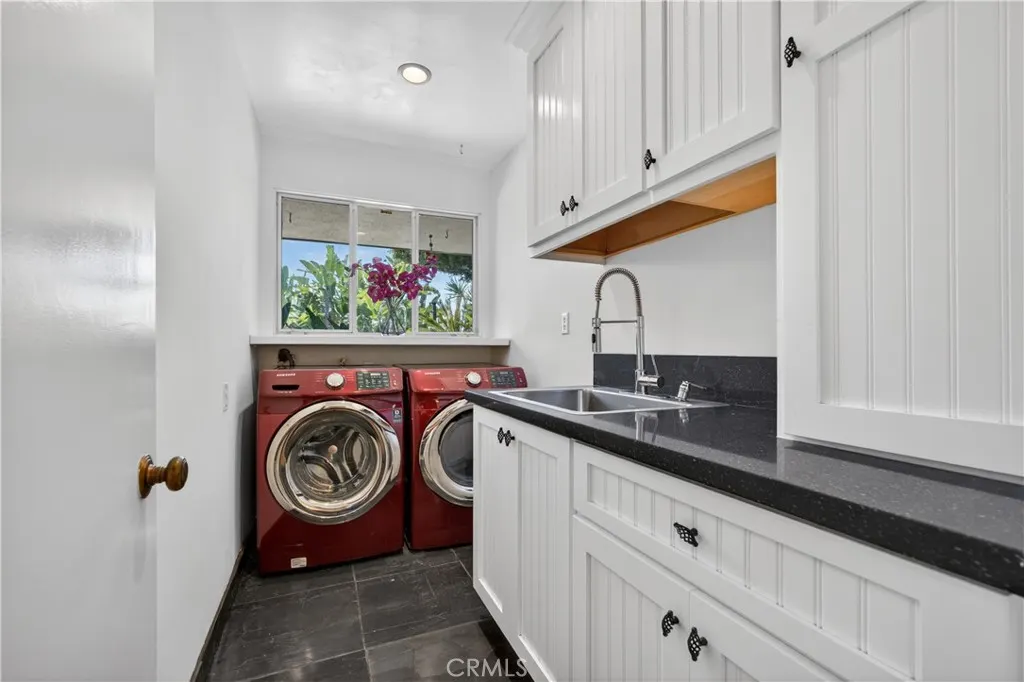 2904 Far View