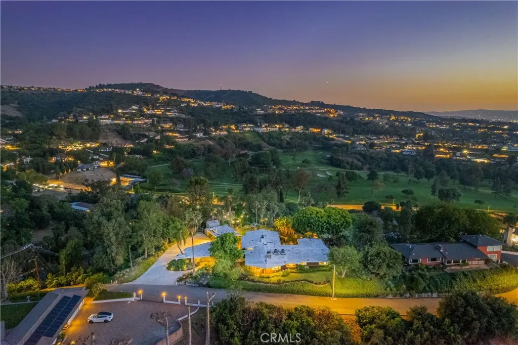 2904 Far View