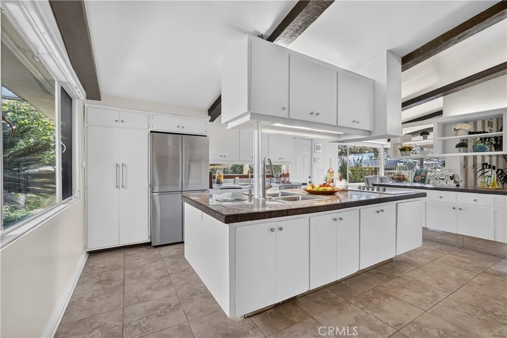 2904 Far View