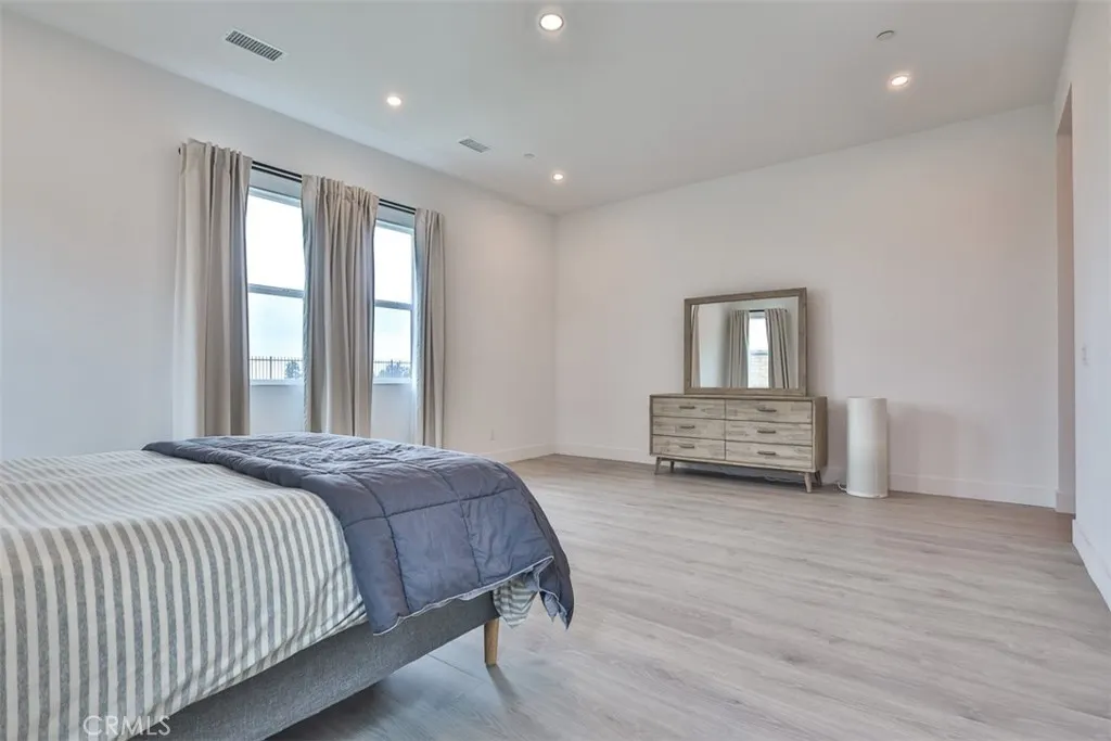 1112 W Empress