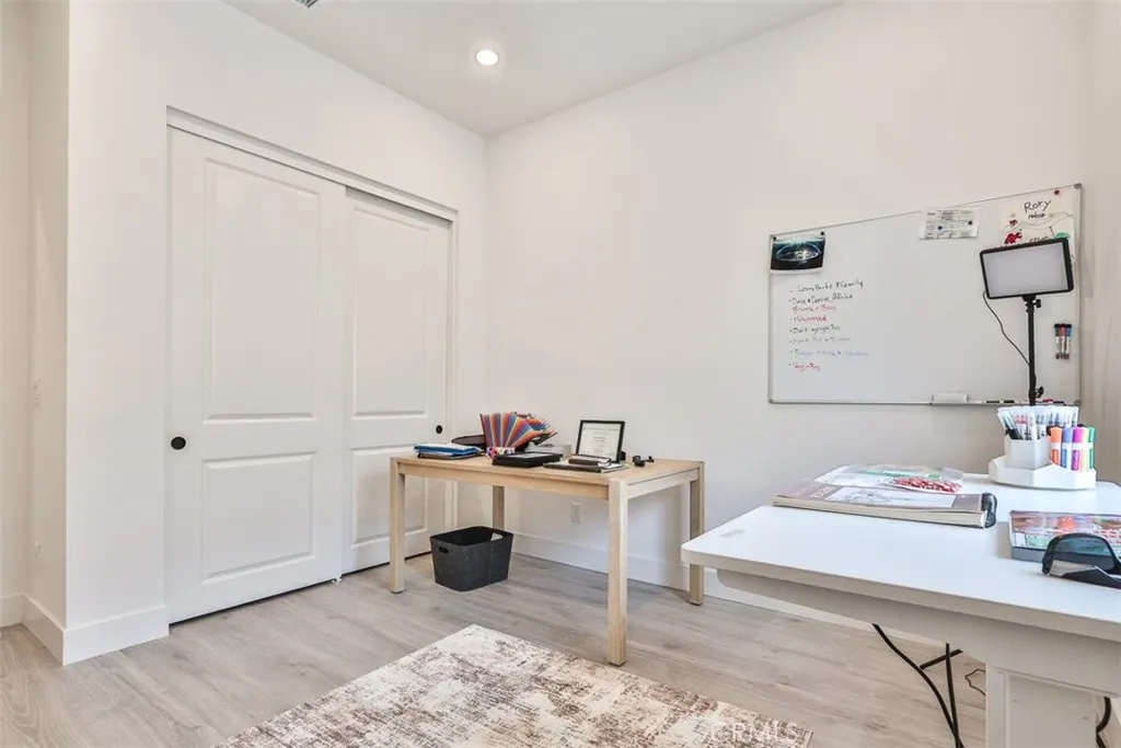 1112 W Empress