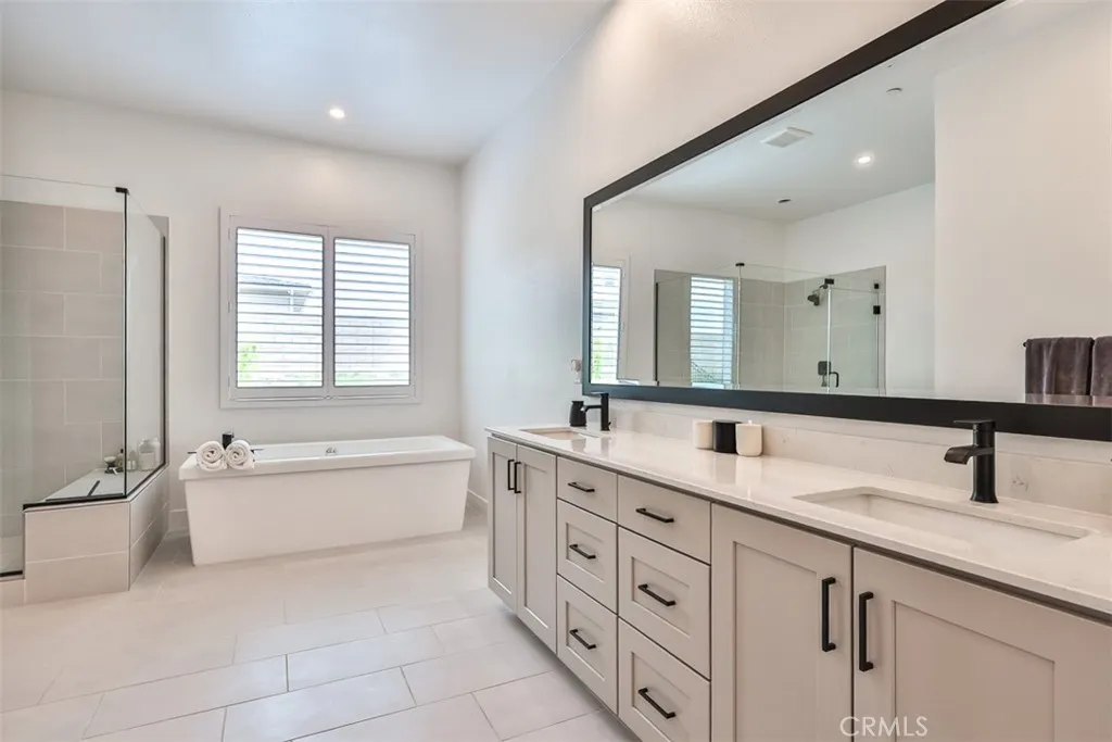 1112 W Empress