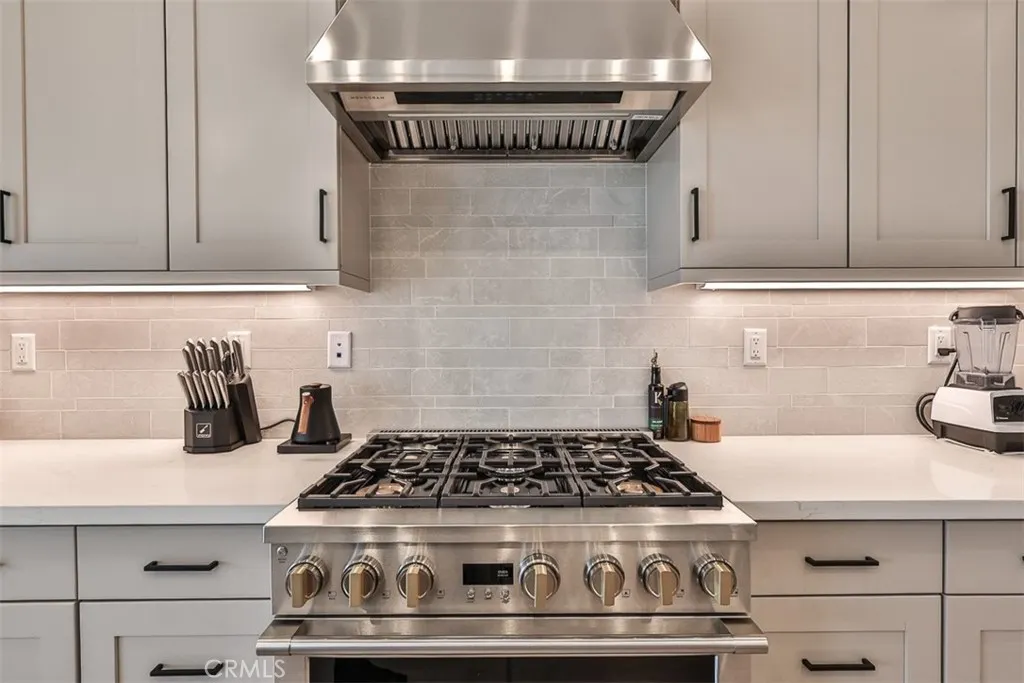 1112 W Empress