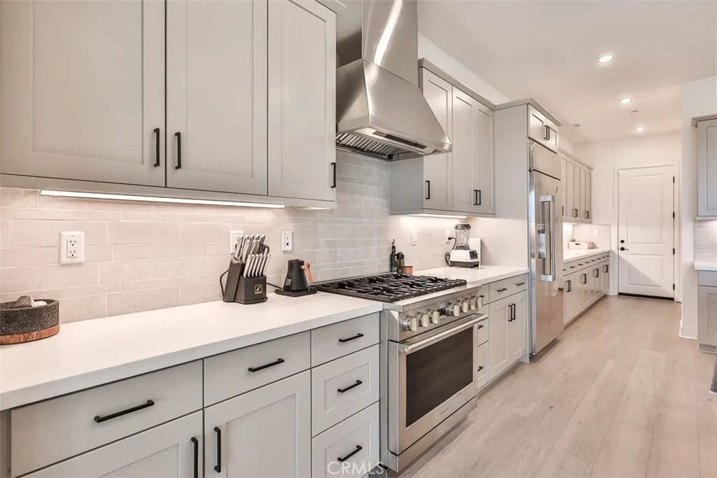 1112 W Empress