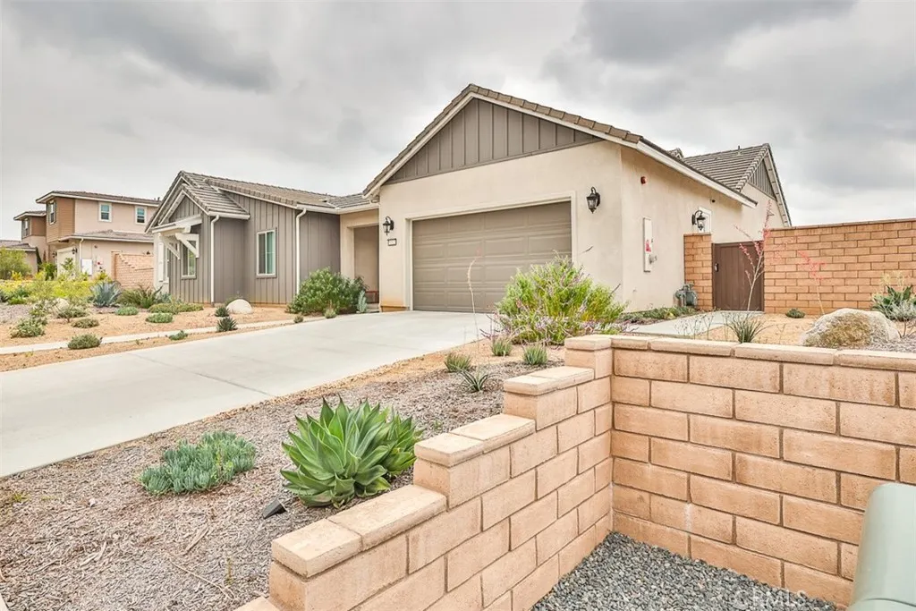 1112 W Empress