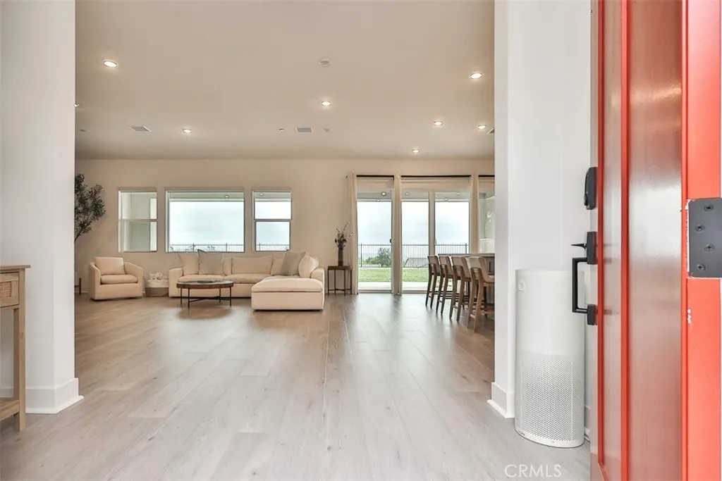 1112 W Empress