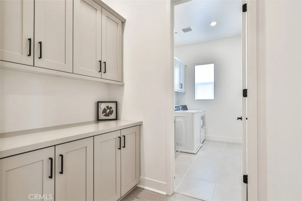 1112 W Empress