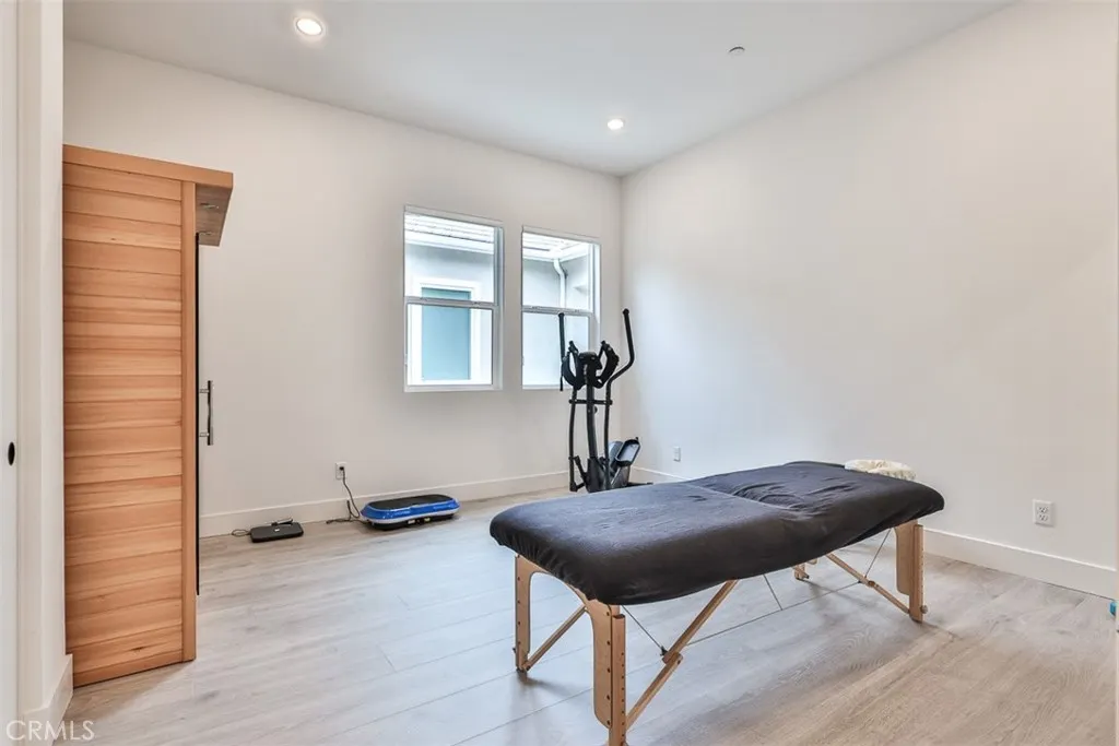 1112 W Empress