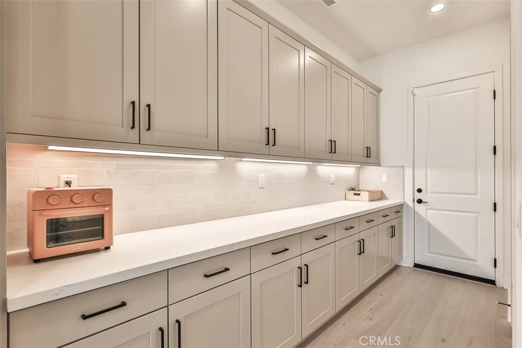 1112 W Empress