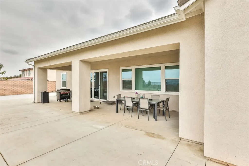 1112 W Empress