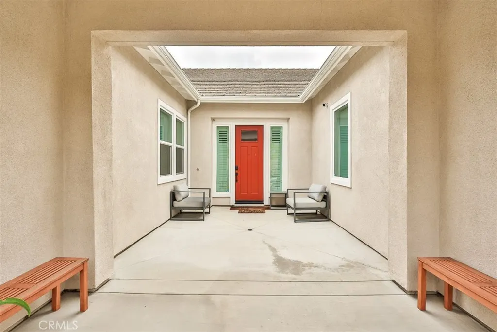 1112 W Empress