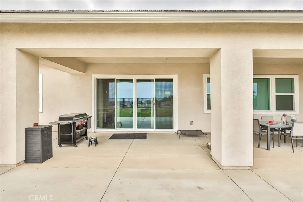 1112 W Empress