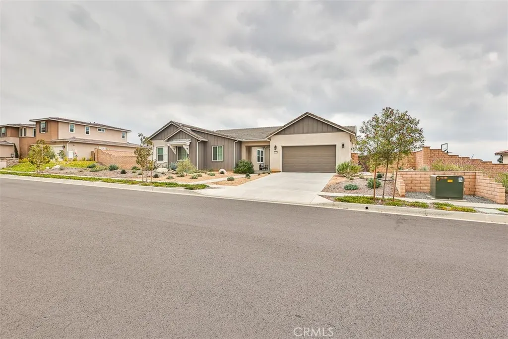 1112 W Empress