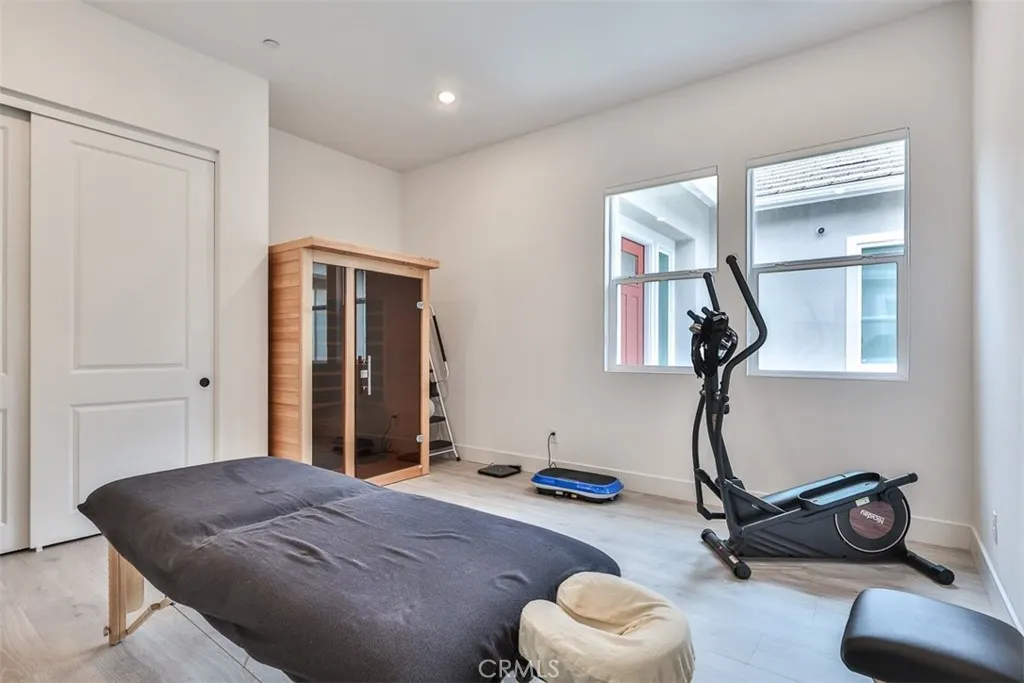 1112 W Empress