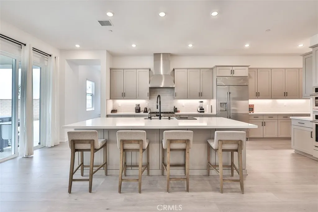 1112 W Empress