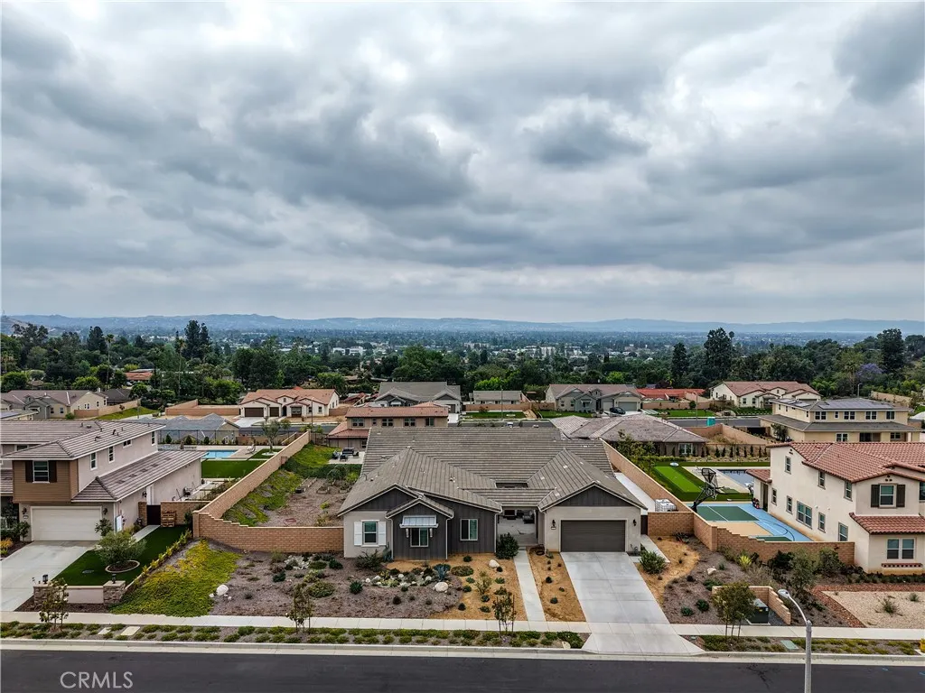 1112 W Empress