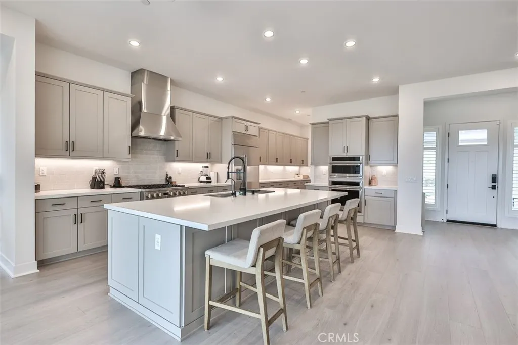 1112 W Empress