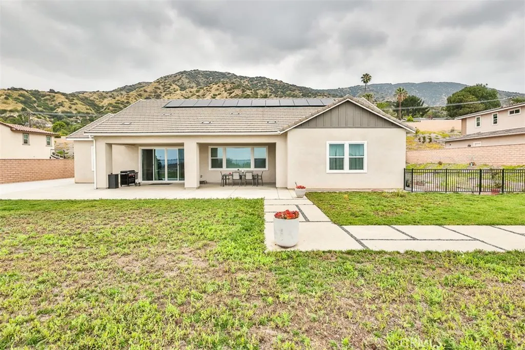 1112 W Empress