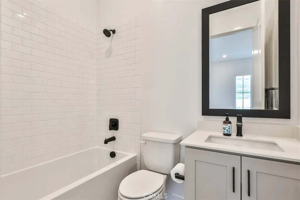 1112 W Empress