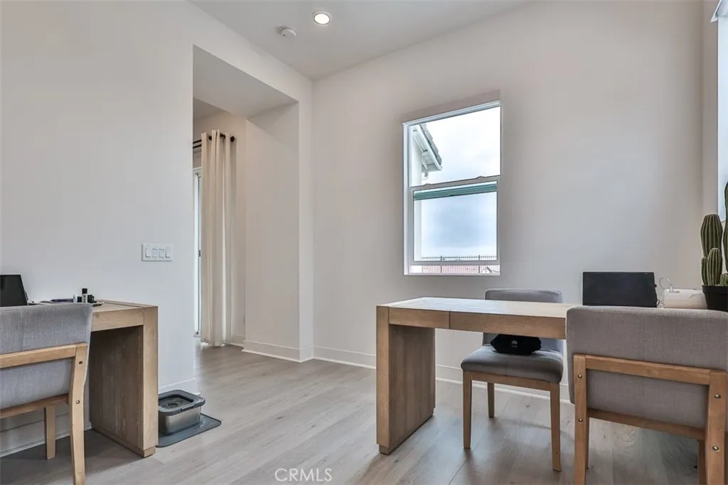 1112 W Empress