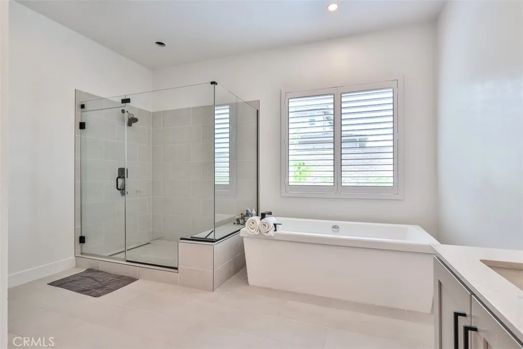 1112 W Empress