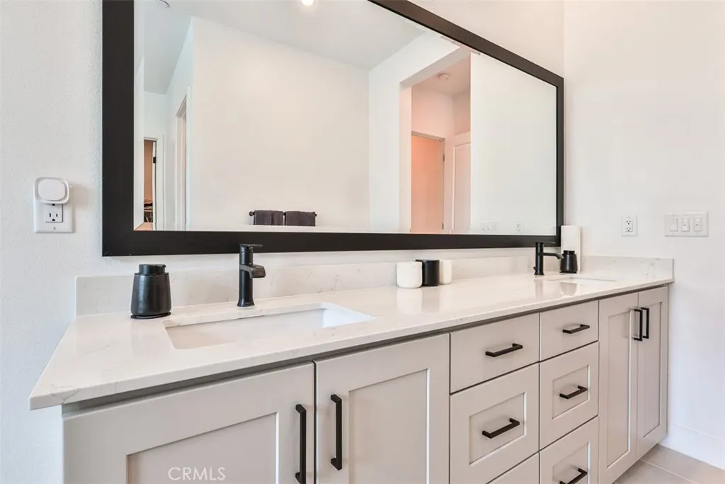 1112 W Empress
