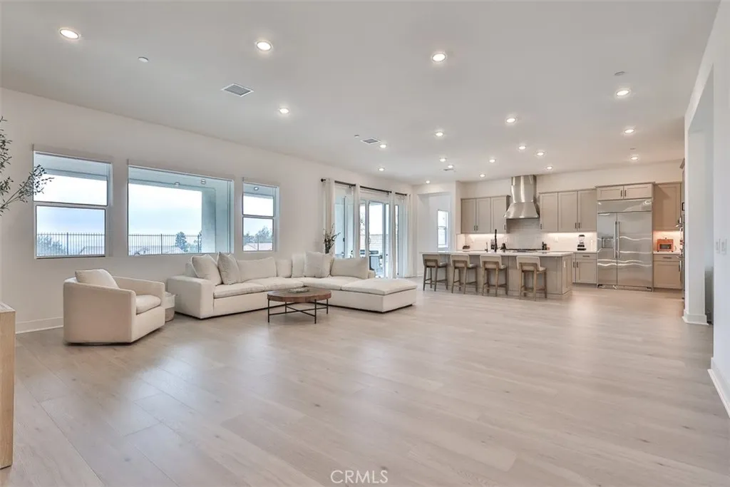 1112 W Empress