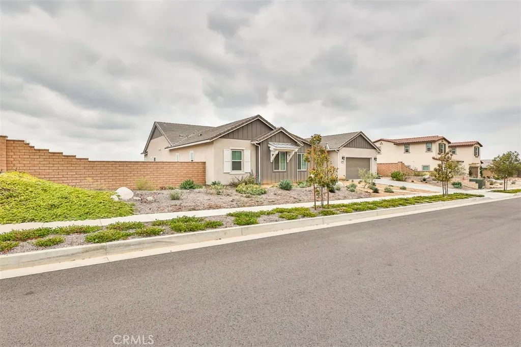 1112 W Empress