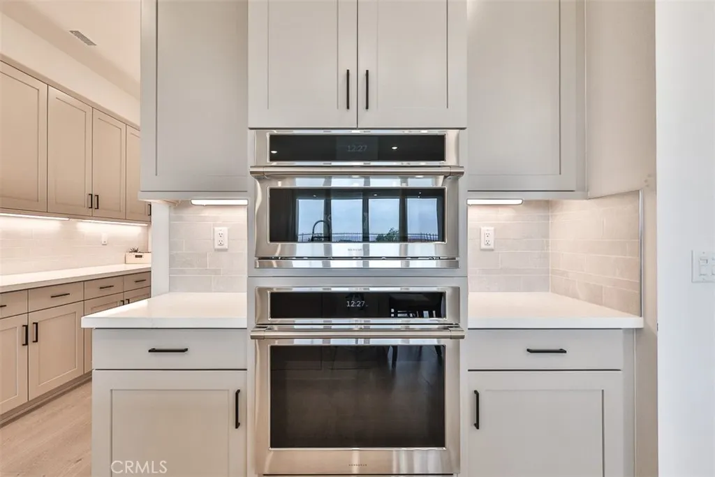 1112 W Empress