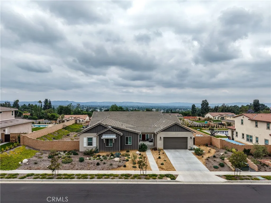 1112 W Empress