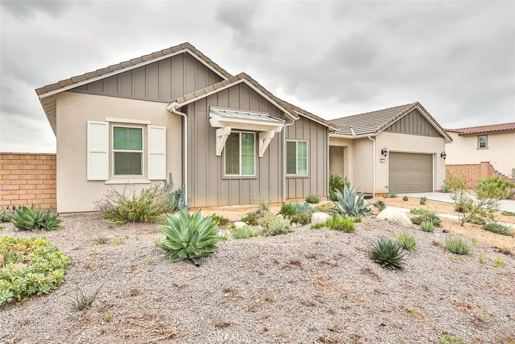 1112 W Empress