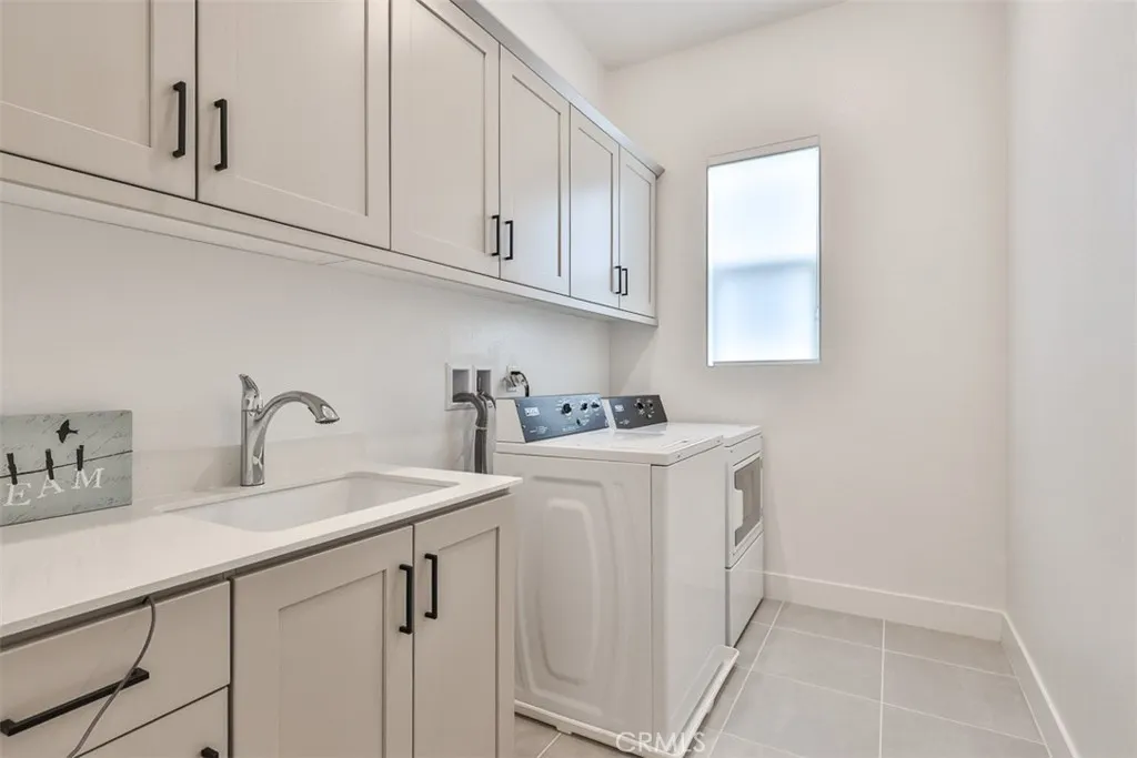 1112 W Empress