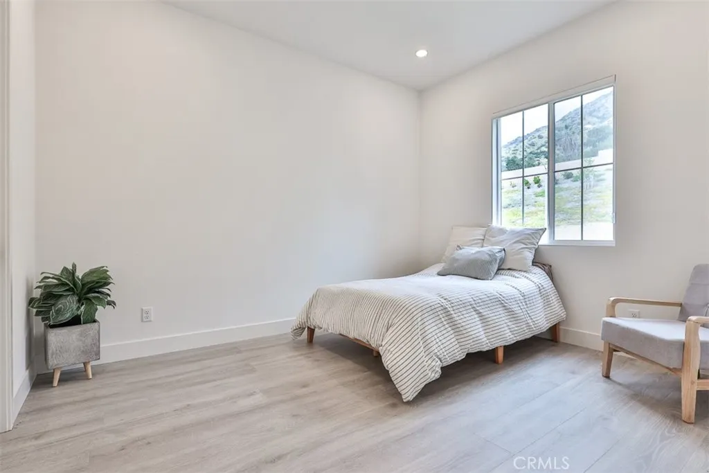 1112 W Empress