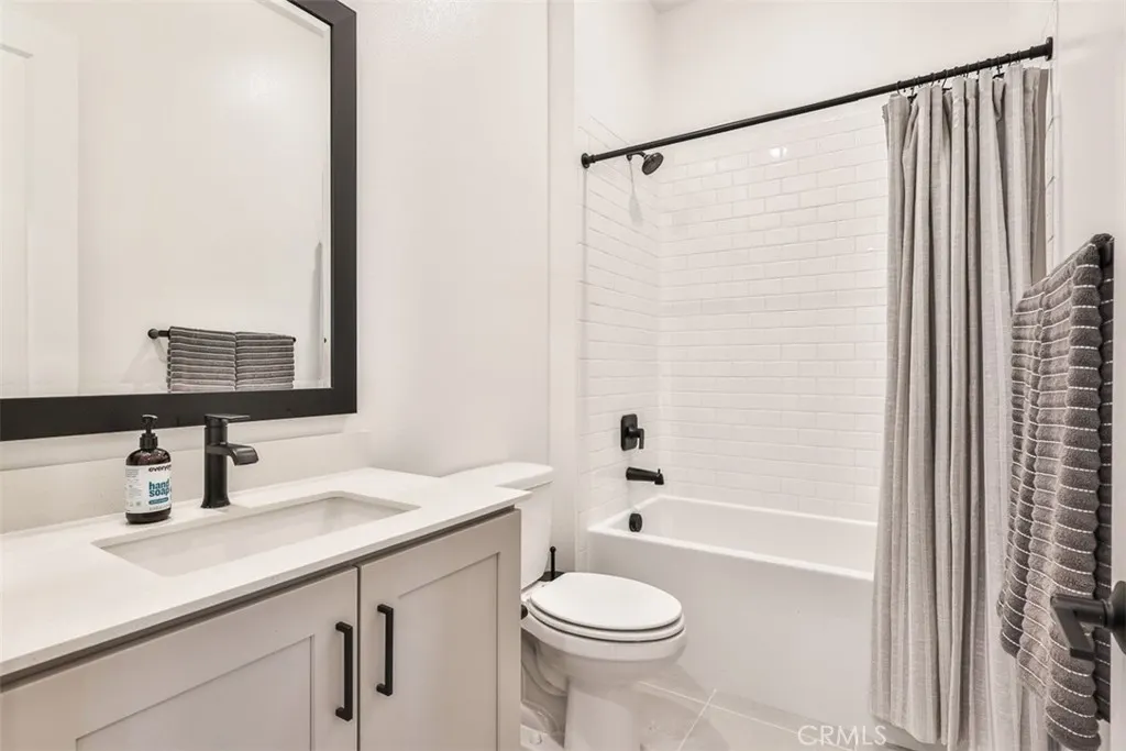 1112 W Empress