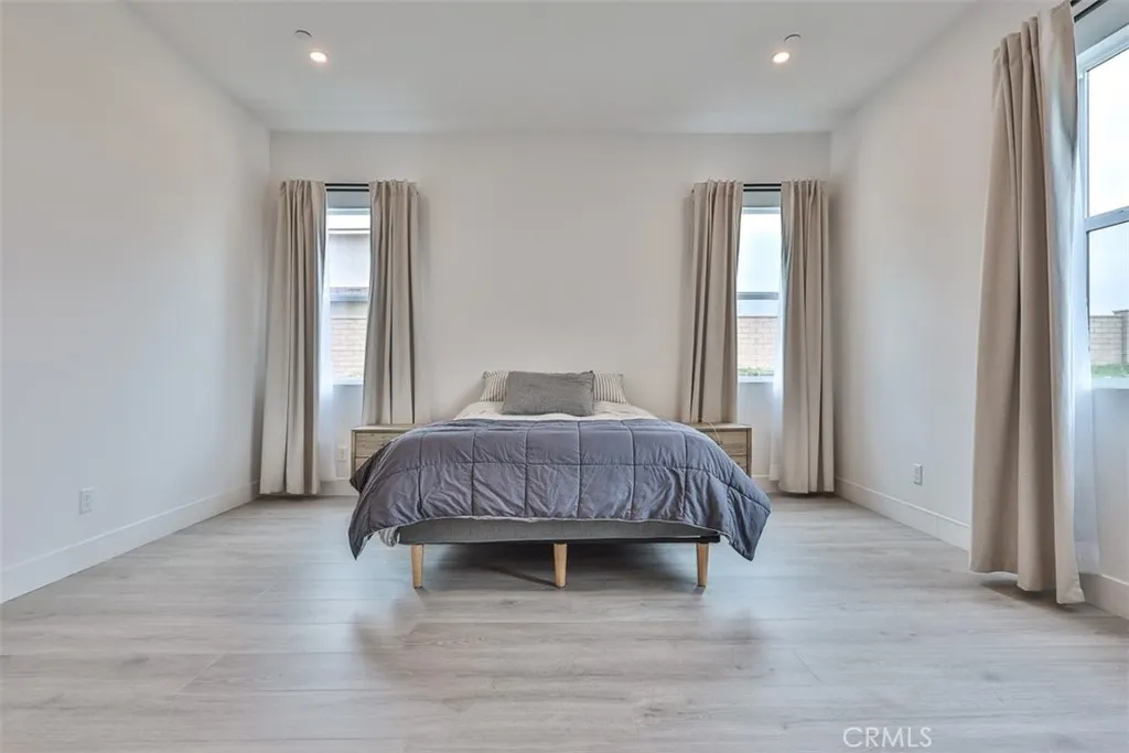 1112 W Empress