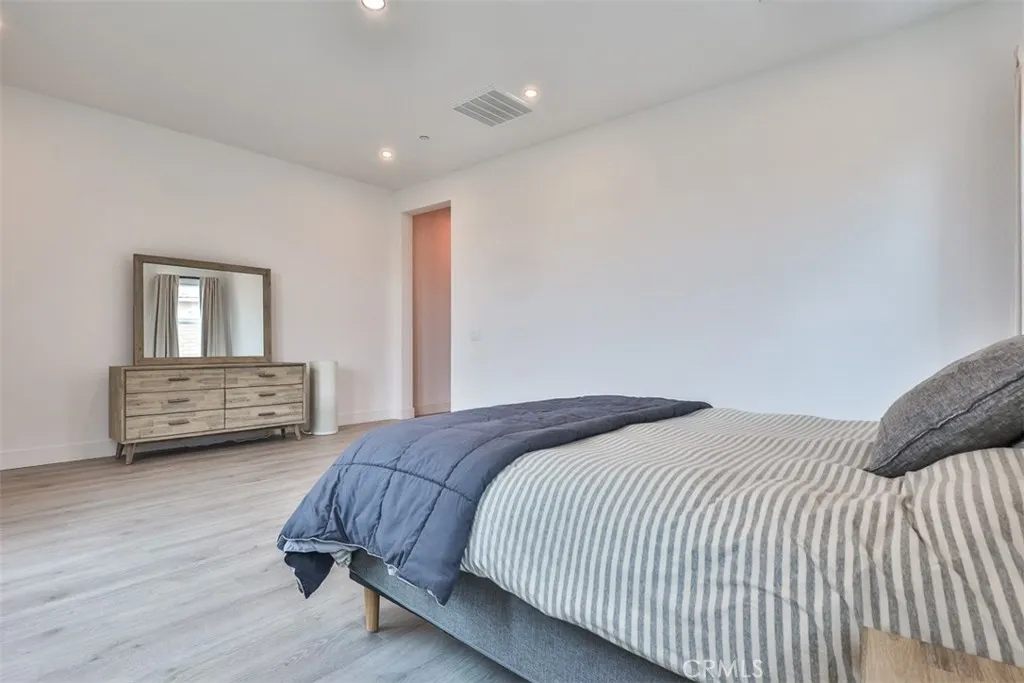 1112 W Empress