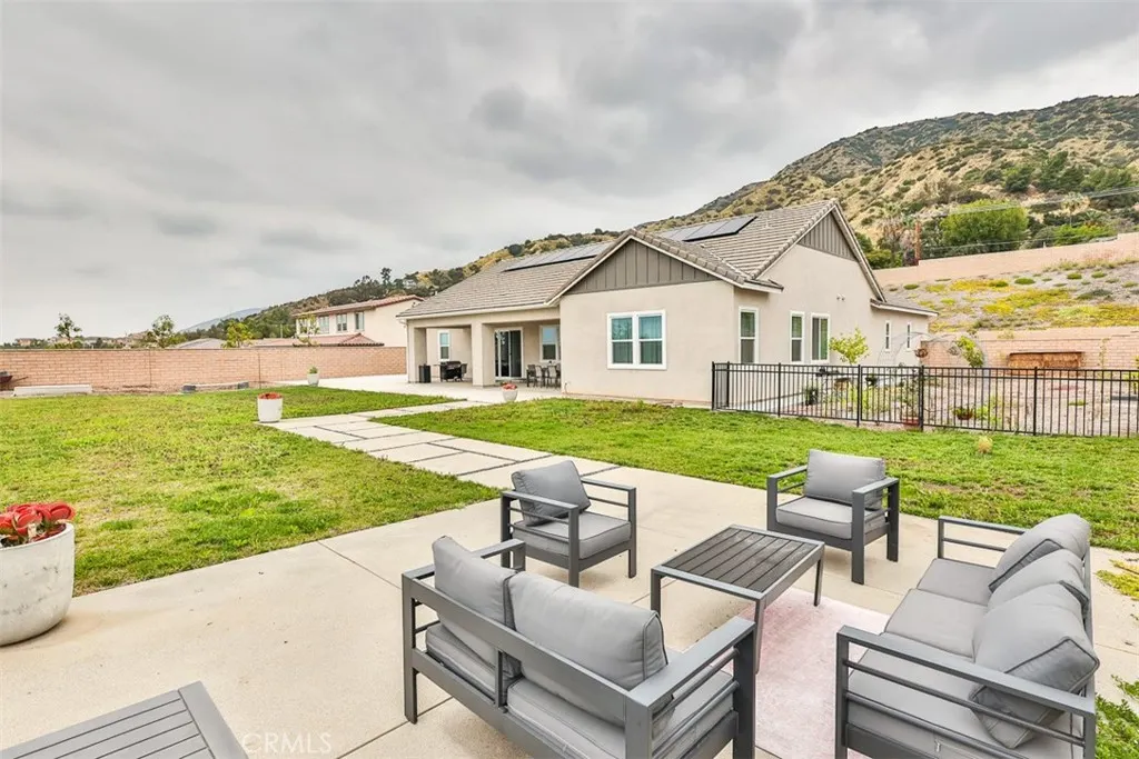 1112 W Empress