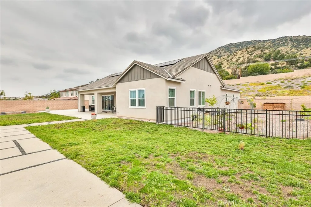 1112 W Empress