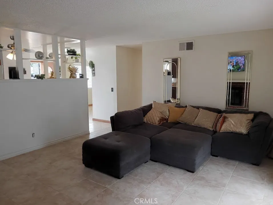 21330 E Calora