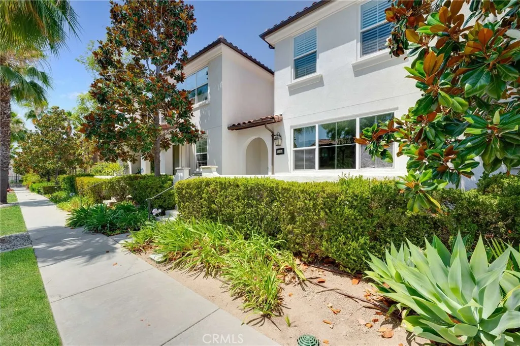 870 E Mountain Way #C
