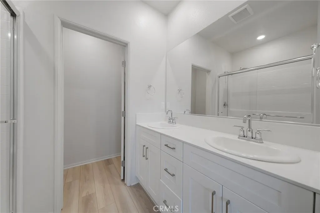 236 lockhart Way
