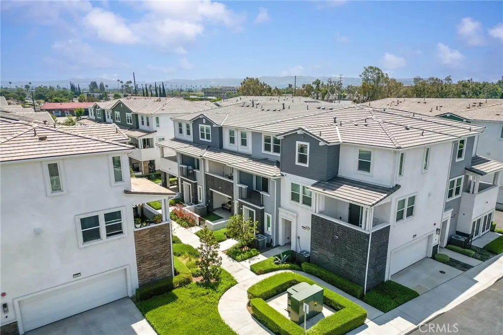 236 lockhart Way