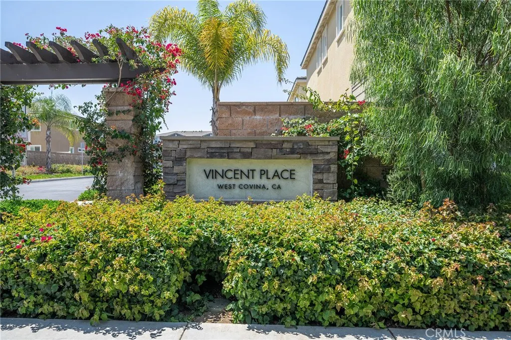 236 lockhart Way