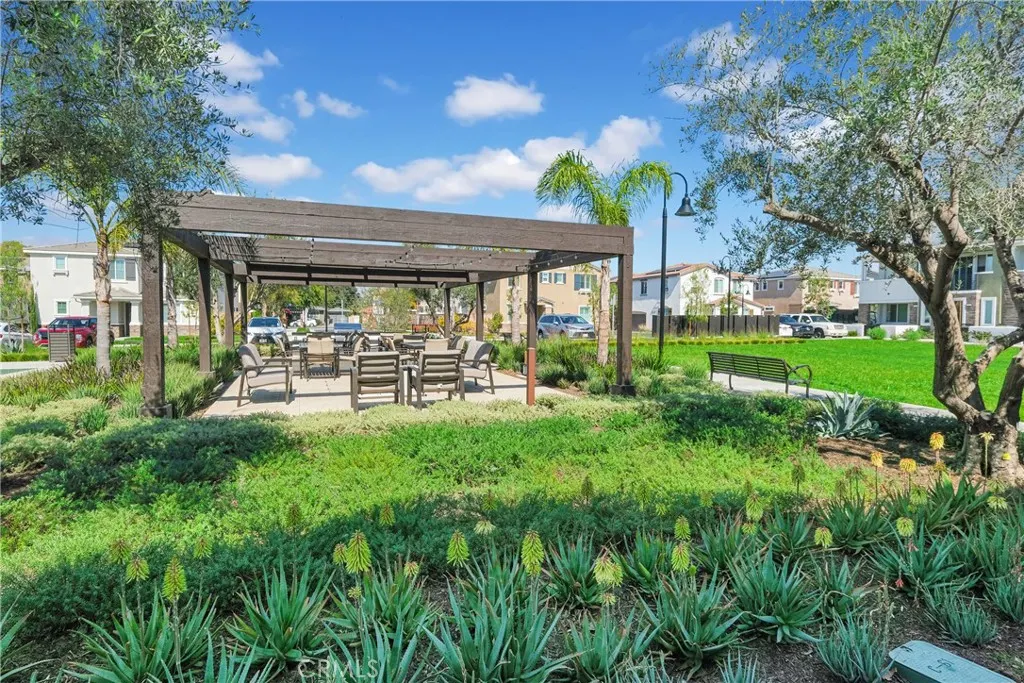 236 lockhart Way