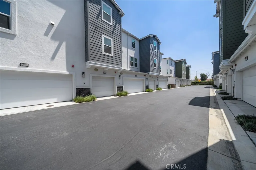 236 lockhart Way