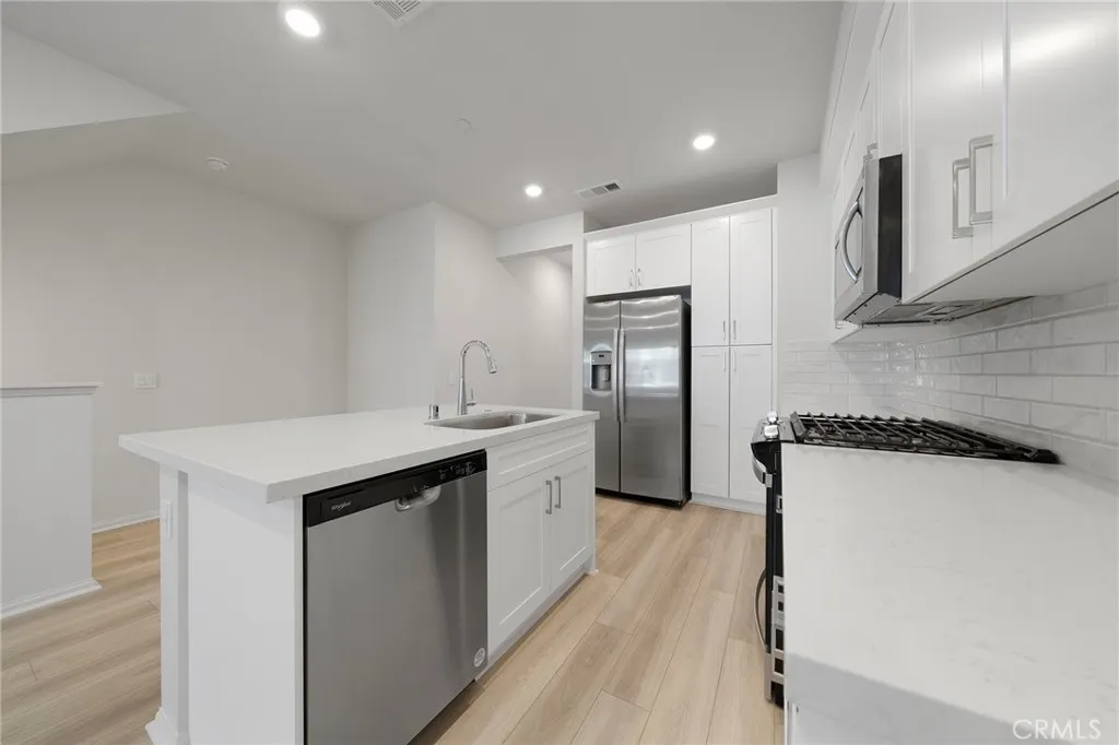 236 lockhart Way