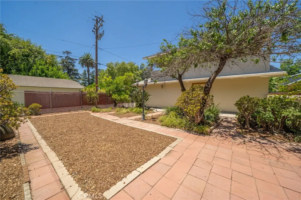 2382 Bonita Avenue