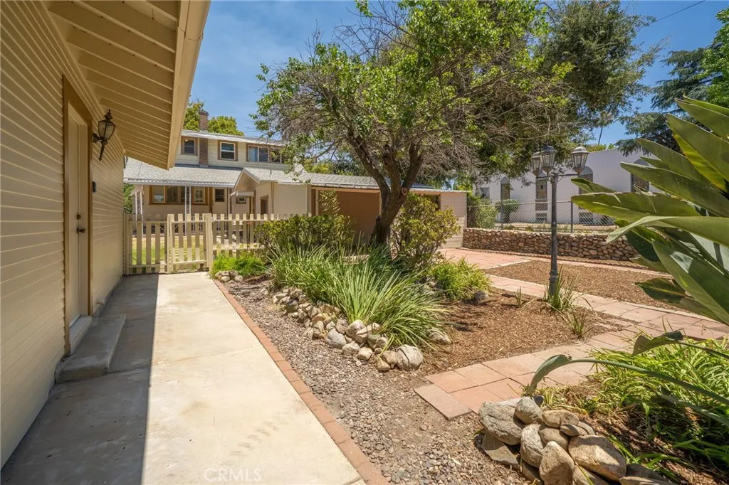 2382 Bonita Avenue