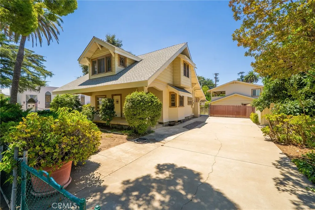 2382 Bonita Avenue